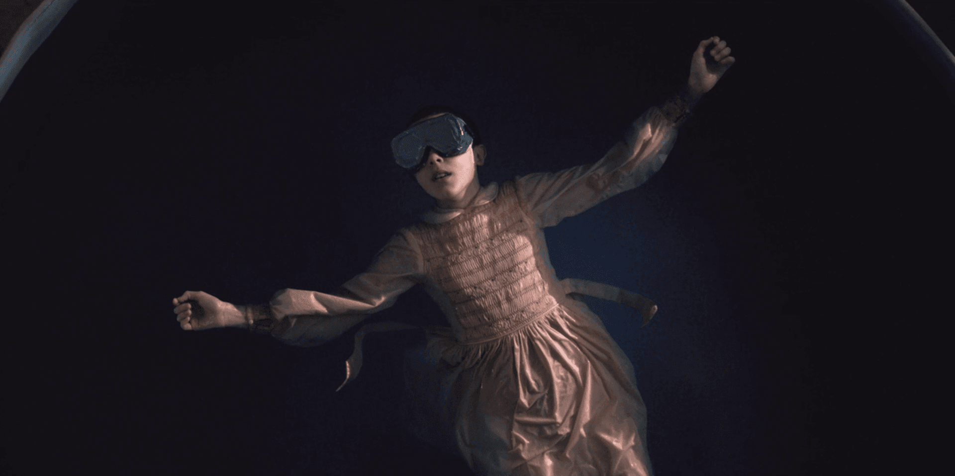 The_Bathtub_S01-E07_SS_001