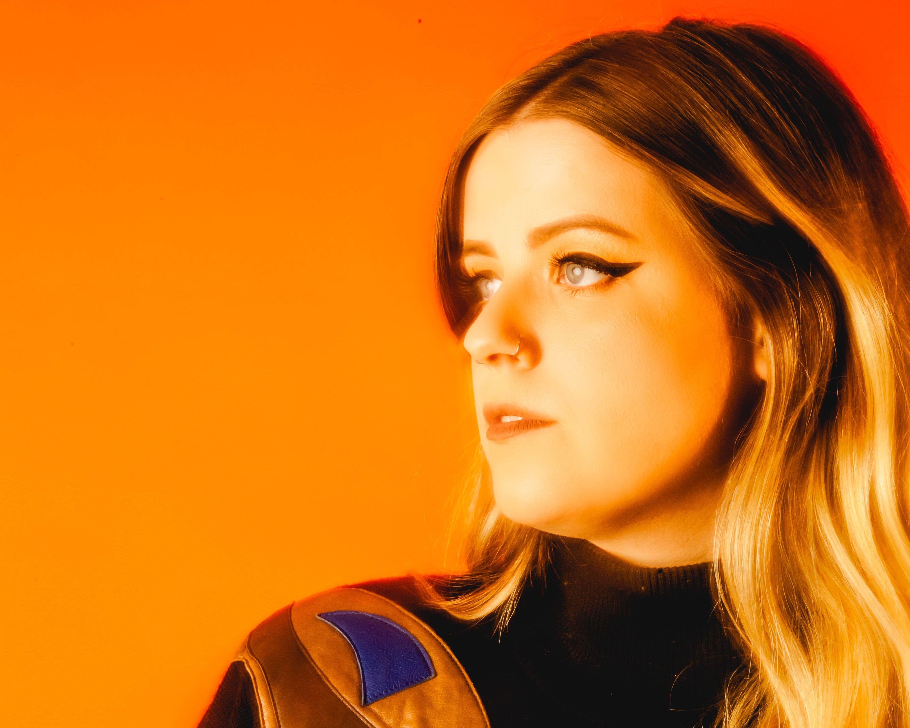 white bee audiofemme